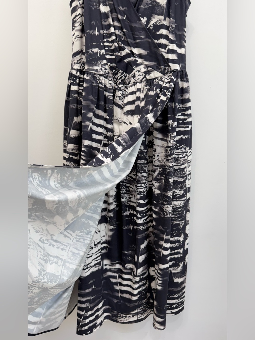 Universal Standard Bellport Sateen Crossover Midi Dress Black Cream 18/20 Medium - Picture 3 of 11